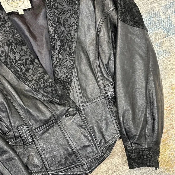 Vintage 80s Cropped Cowhide Leather Jacket Embossed Black Whimsy Goth M - Picture 8 of 16
